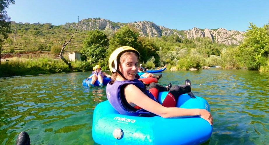 Rivertubing activiteit Rivertubing activiteit